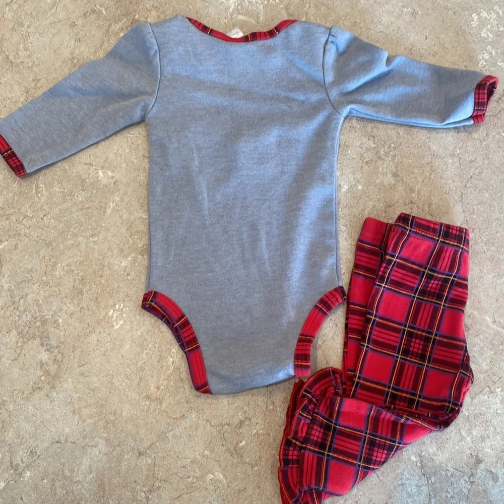 Gray and Res Onesie with Pants in cute Print size 0-3 months